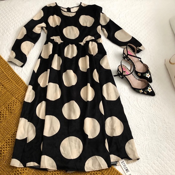 Dresses & Skirts - 🖤 Gorgeous Long Polka Dot Dress 🖤